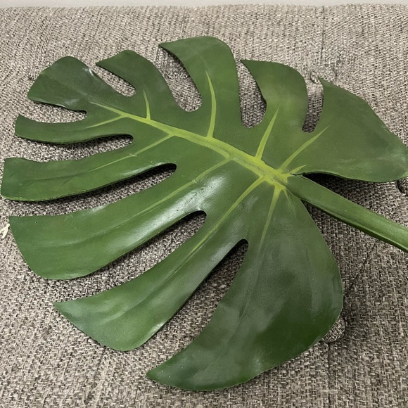Faux Monstera Leaf - Picture 3 of 4